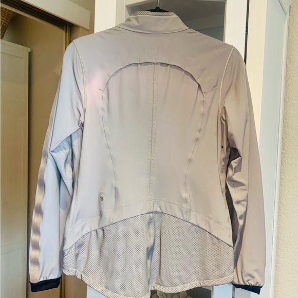 Lululemon Athletic RUN reflective Silver Jacket - Picture 5 of 7